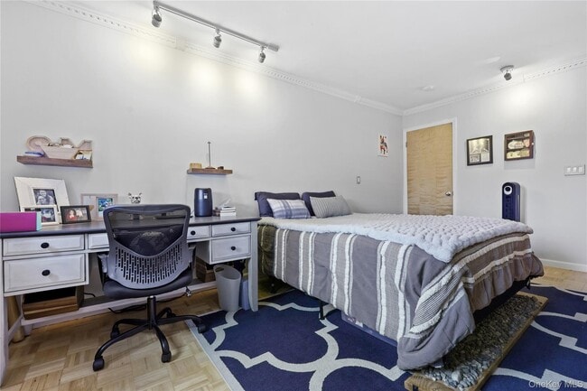 Building Photo - 330 S Central Ave