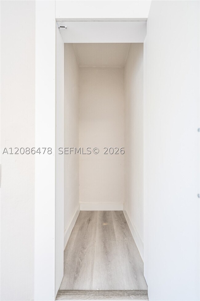 Building Photo - 2418 Flamingo Dr