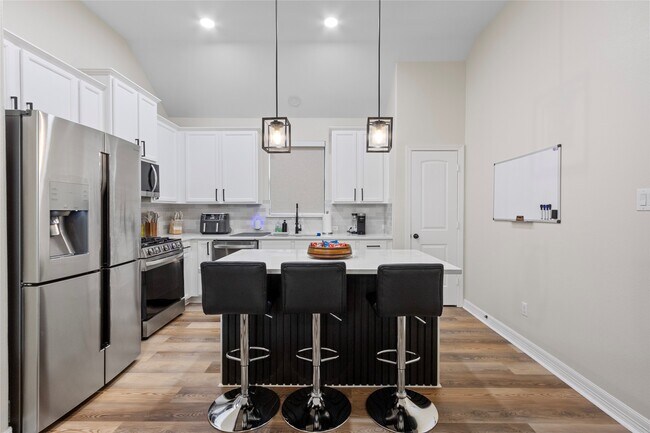 Building Photo - 711 Audra Ln