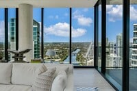 Building Photo - 610 Davis St