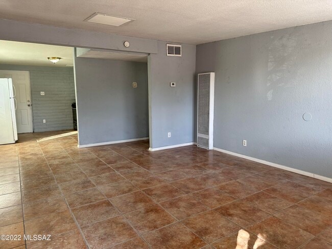 Building Photo - 5737 E 24th St