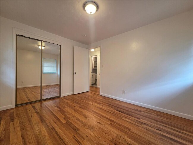 Building Photo - 1005 SW 53rd St