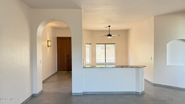 Building Photo - 4440 W Mountain Side Dr