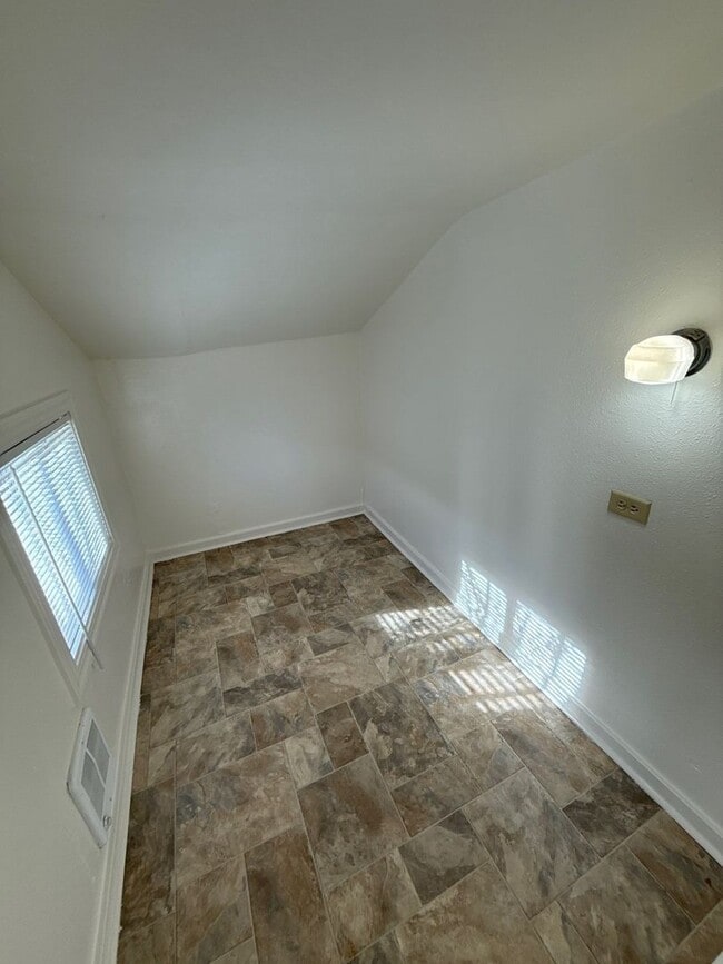 Building Photo - 1353 Commercial St SE