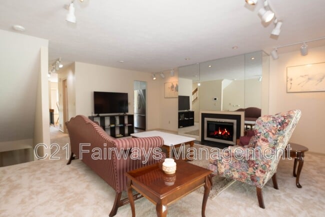 Building Photo - 804 Fairways Dr