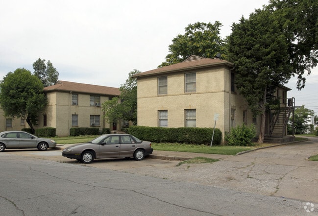 Primary Photo - Quaker Place Apartments