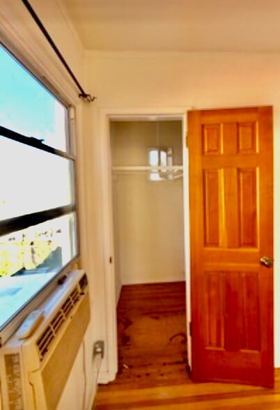 Building Photo - 6089 Cashio St