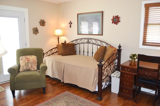 Building Photo - West Gate Area | Furnished | House