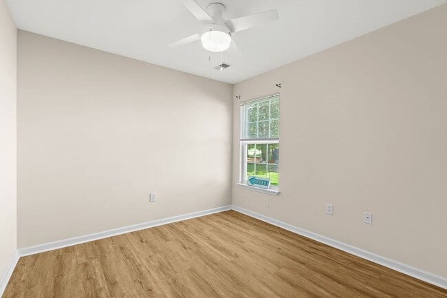 Building Photo - 4 Bed / 2 Bath Single Family Home for Rent in Arrowhead