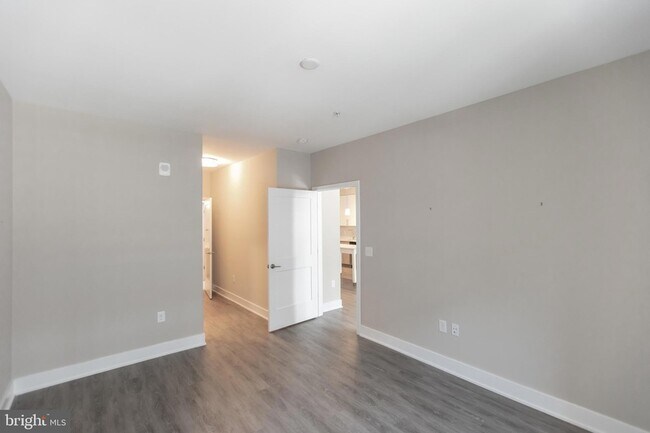 Building Photo - 145 Riverhaven Dr