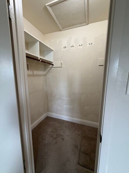 Building Photo - 1209 St Louis Dr