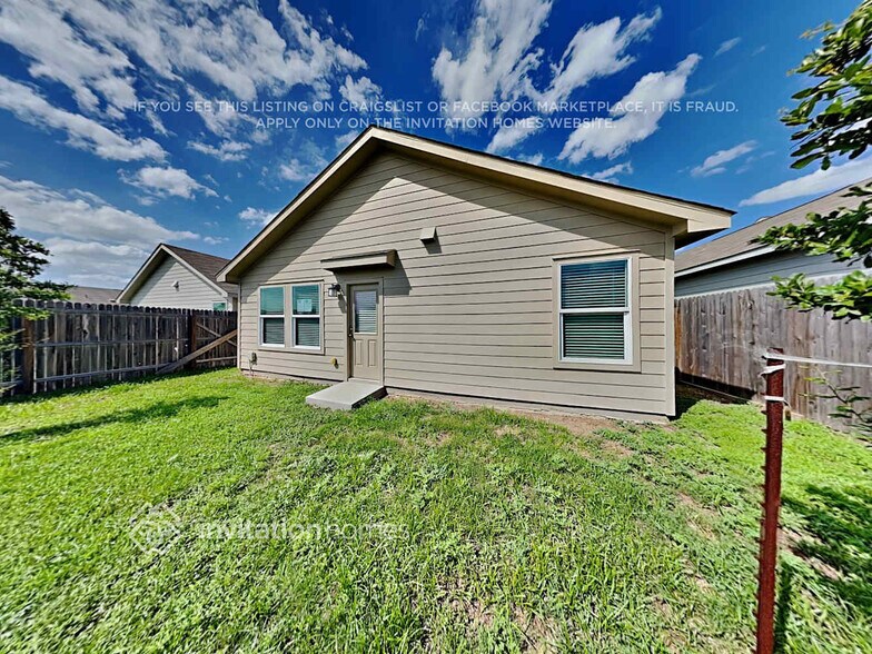 Building Photo - 122 Pasadena Pl