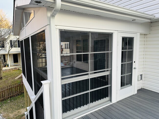 Building Photo - 6694 Huntshire Dr