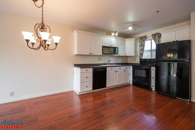 Building Photo - Stunning Condo | Garage | W/D In Unit