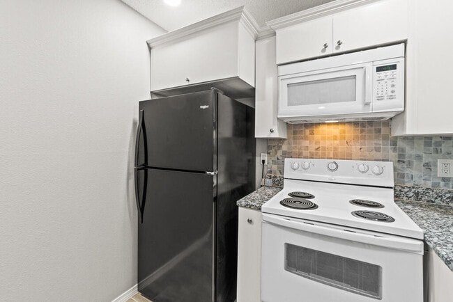 Building Photo - 6400 Edgemere Blvd