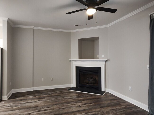 Building Photo - Move in ready Townhome in Morrison Place!