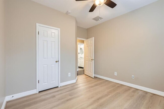 Building Photo - 20321 Wayzata Ct