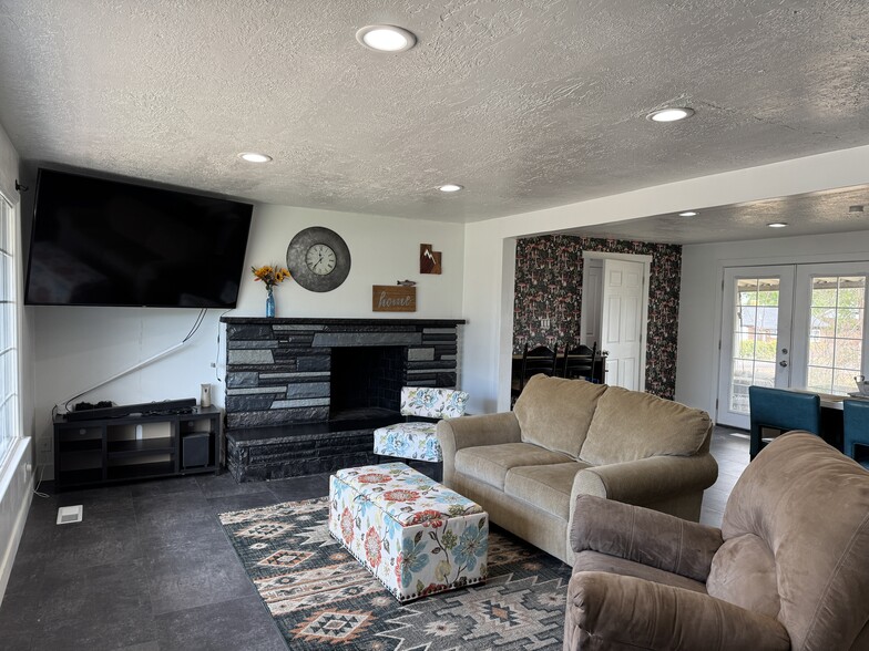 Upstairs common space - 883 E Sego Lily Dr