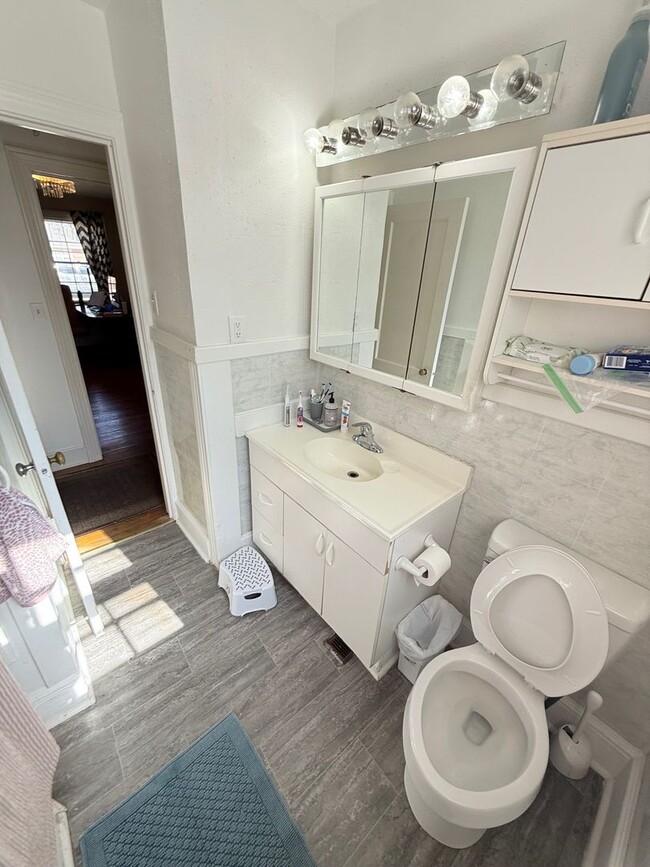 Building Photo - 2BR Normaltown Home