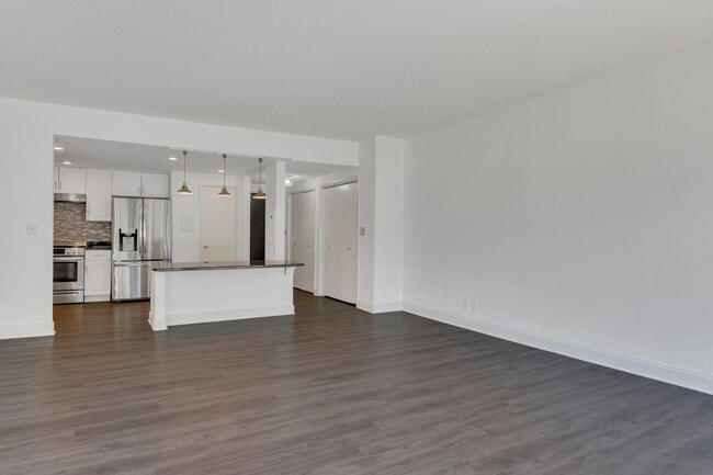 Building Photo - 6666 Brookmont Terrace