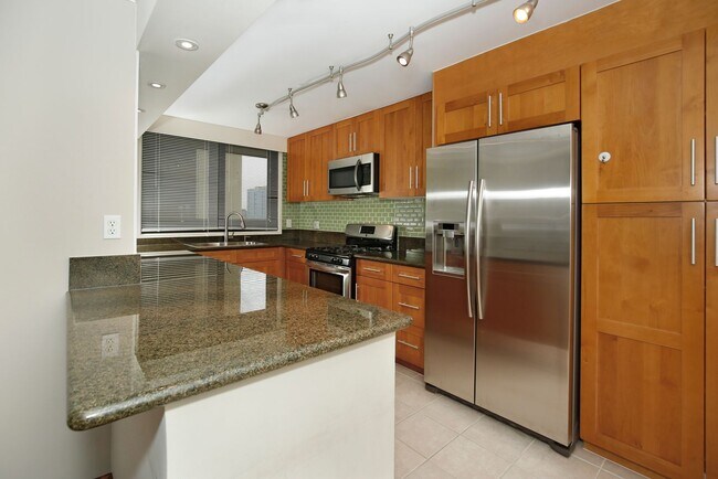 Building Photo - Comfortable Living in the Heart of Honolul...