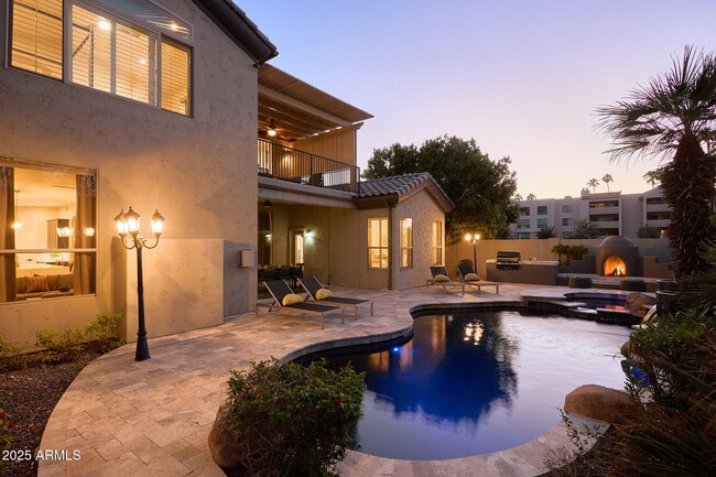 Building Photo - 3202 E Orange Dr