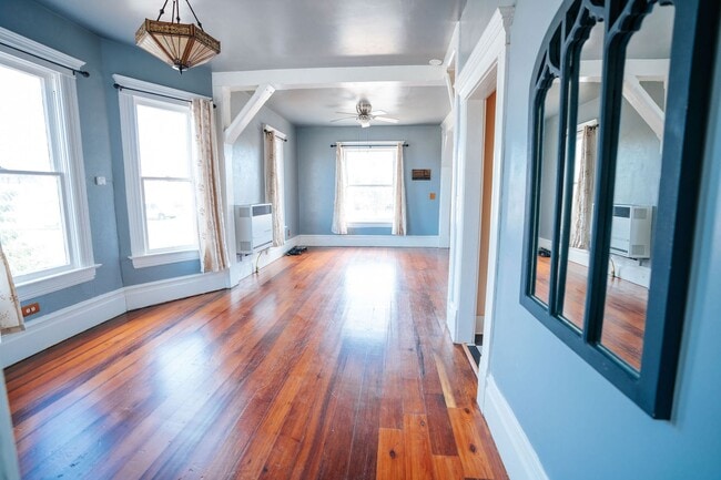 Building Photo - Charming 3-Bedroom Victorian Home in the H...