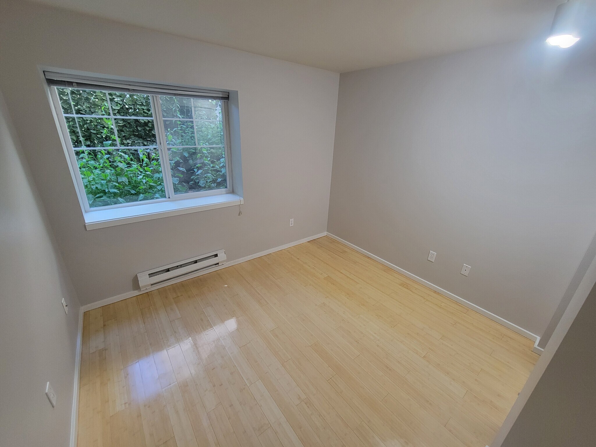 Building Photo - 14035 Greenwood Ave N