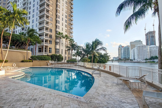 Building Photo - 801 Brickell Key Blvd