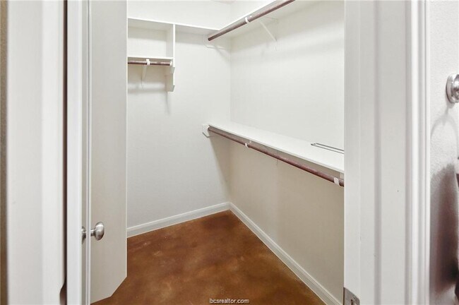 Building Photo - 4289 Hollow Stone Dr