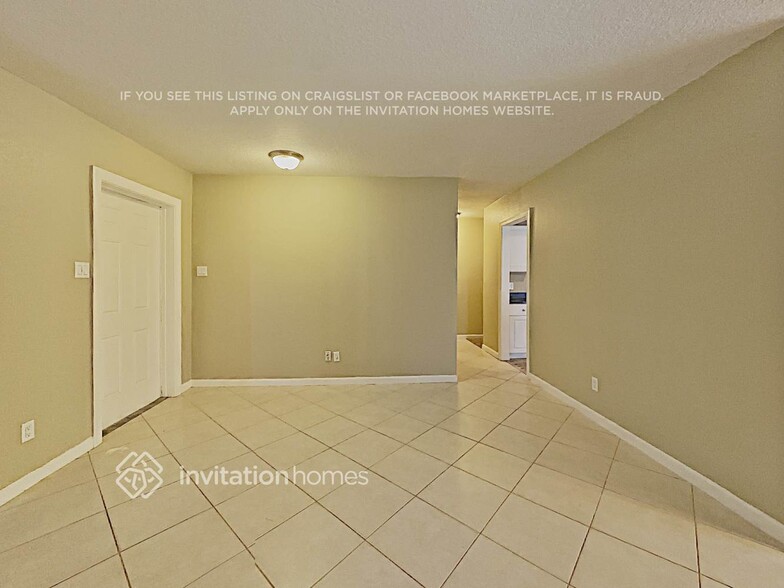 Building Photo - 122 Van Dyck Dr