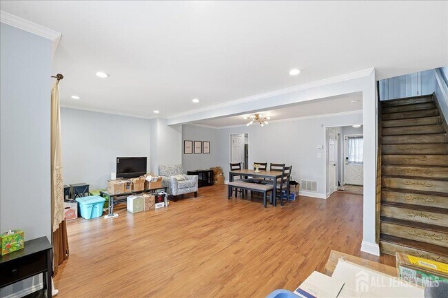 Building Photo - 2606 Trafalgar Square