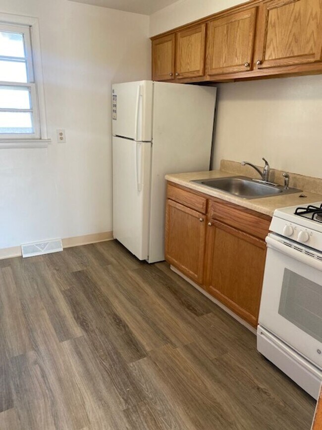 Building Photo - 928 Northway St