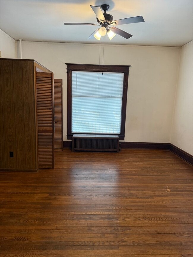Building Photo - 1 Bedroom unit in Dunleath Historic District - Office Space & W/D Connections!