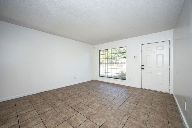 Building Photo - 5612 Rose Dr