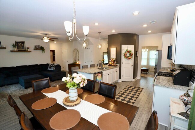 Building Photo - 835 Curlew Cir