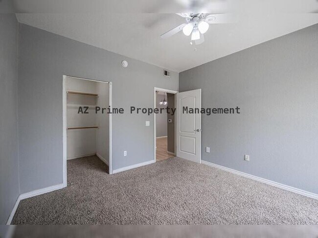 Building Photo - 2929 W Yorkshire Dr