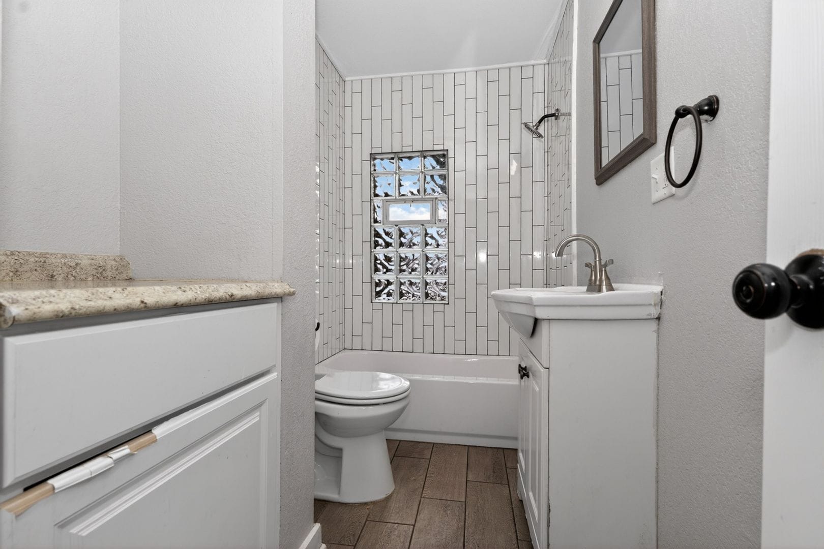 Building Photo - 1631 W Custer Ave