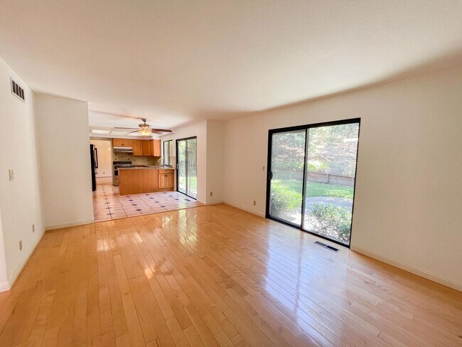 Building Photo - Castro Valley Home in Columbia