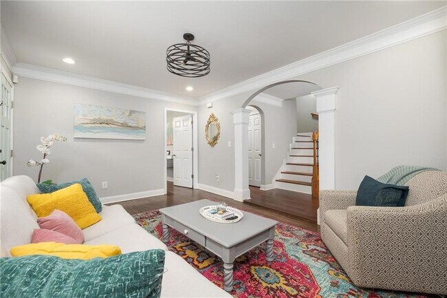 Building Photo - 365 S Howard St SE