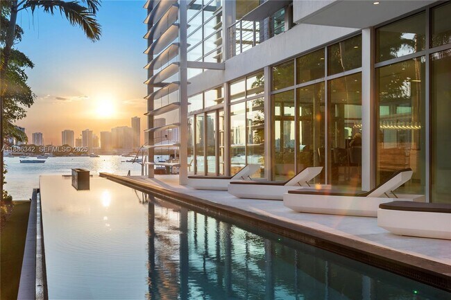 Building Photo - 440 S Hibiscus Dr