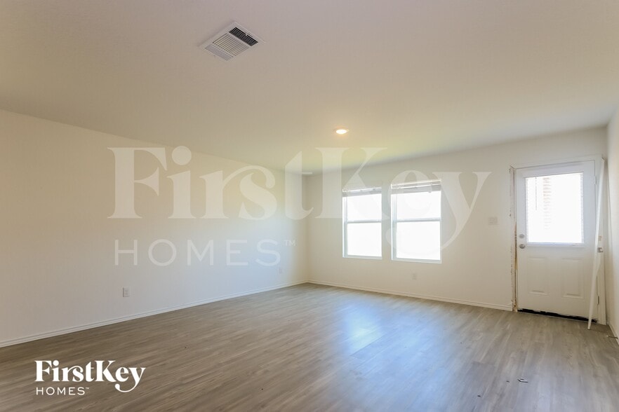 Building Photo - 1702 Morse Way