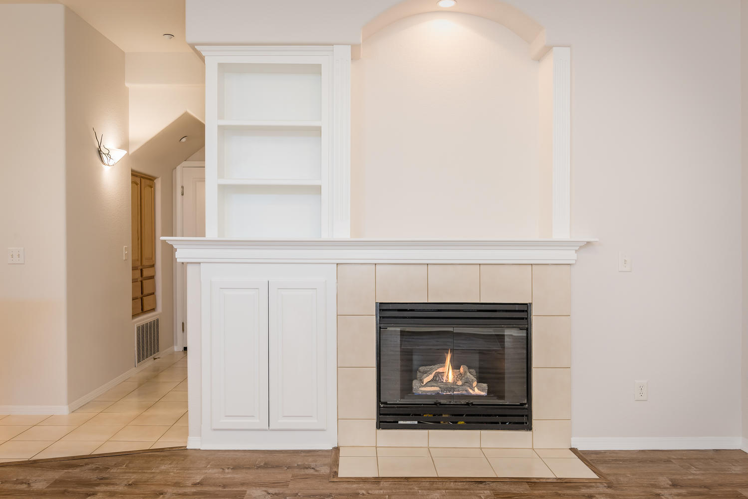 Building Photo - 903 Lawrence Dr