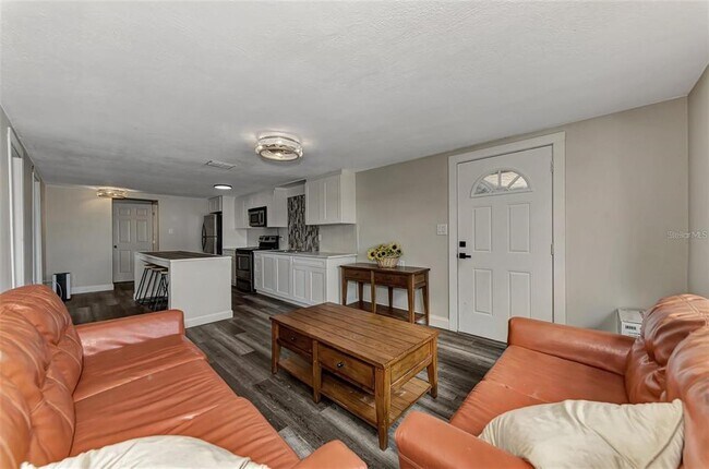 Building Photo - 304 San Carlos Ave