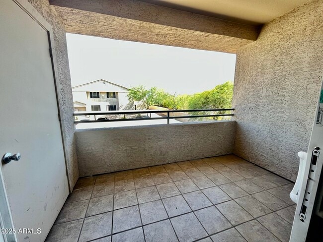 Building Photo - 16013 S Desert Foothills Pkwy