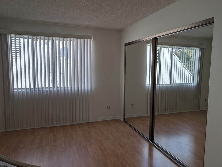 Building Photo - 5232 Wilkinson Ave