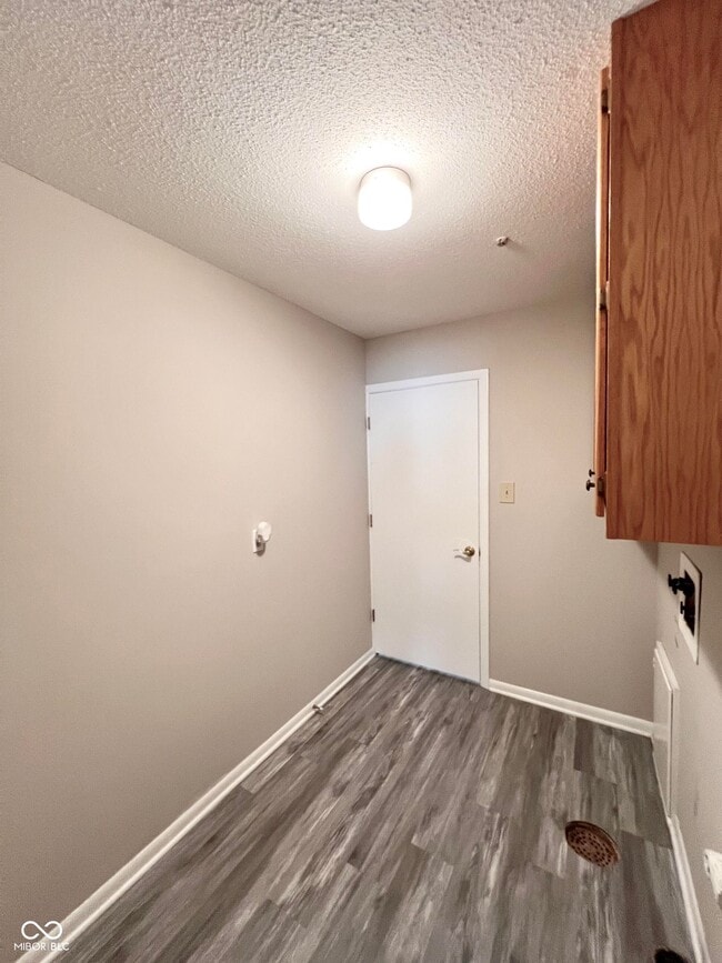Building Photo - 6827 Azalea Dr