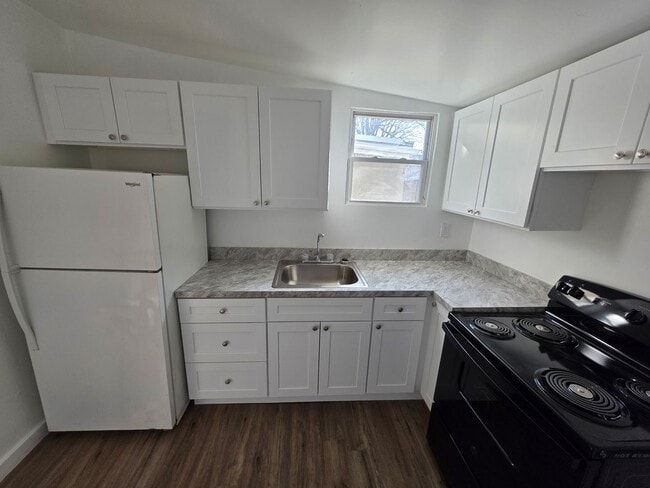 Building Photo - 1220 Lancaster Ave