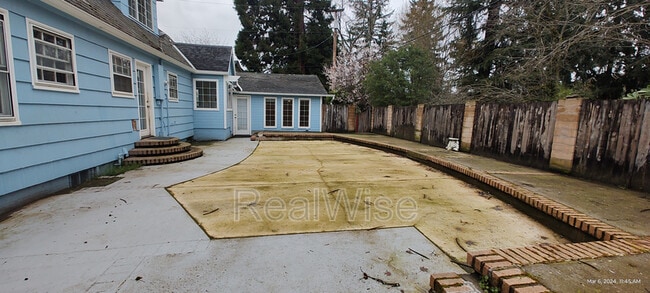 Building Photo - 355 W Selmar Ct