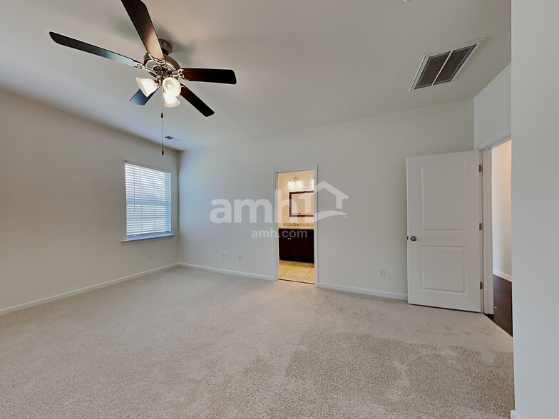 Building Photo - 553 Friar Park Ln